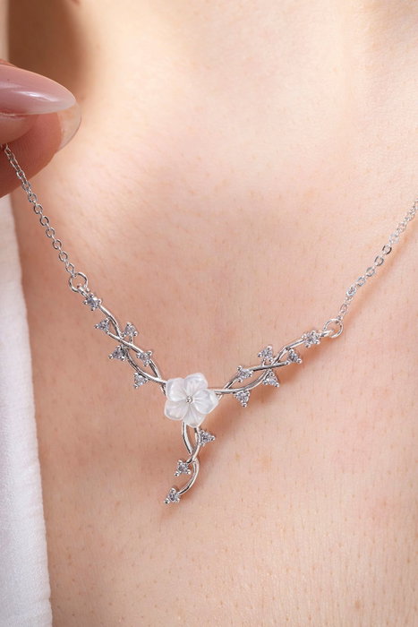Heliophilia Silver Collar de Metal CK9994 en color Rosa Heliophilia Silver Collar de Metal CK9994 en color Rosa